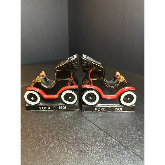 Vintage Ford 1901 Japan Ceramic Car Bookends Black Red White 4"x4" Pair - Picture 1 of 7